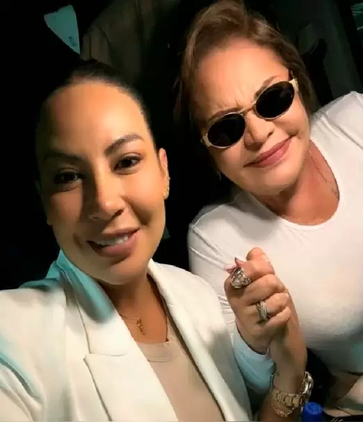 Rosario Sasieta con Pamela Lopez