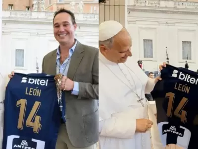 George Forsyth sorprende al Papa Len XIV con camiseta blanquiazul por su cumpleaos.