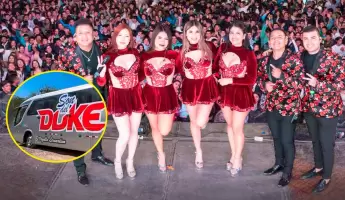 Anthony Rivera 'Corazoncito' de Papilln le regal flores amarillas a Vali Valilon