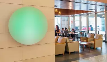 Starbucks cerrar varios locales.