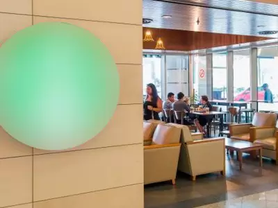 Starbucks cerrar varios locales.