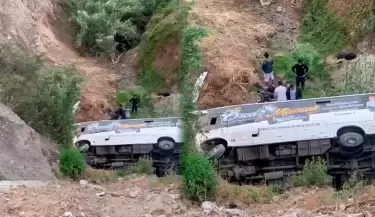 Bus de orquesta de cumbia tuvo grave accidente en Canta.