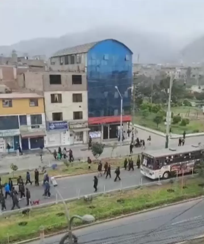 Protestan cerca a estacin de Metropolitano. (Latina Noticias)