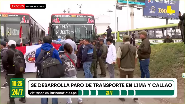 Buses detenidos de la lnea 23 y 73 en el puente Atocongo. (Latina Noticias)