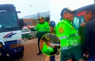 Indignante! Polica rompe espejo de transportista en paro y lo agrede: "Me denuncian, no tengo miedo"