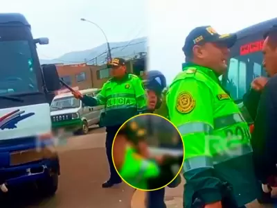 Polica rompe luna y agrede a chofer durante paro de transportistas en Lima.