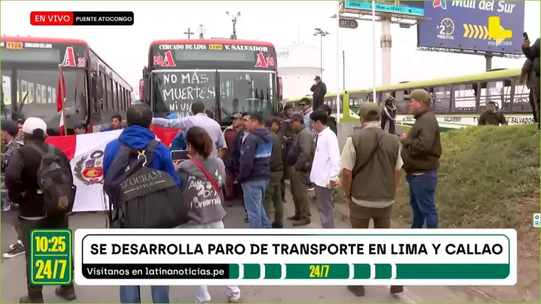 Buses detenidos de la lnea 23 y 73 en el puente Atocongo. (Latina Noticias)
