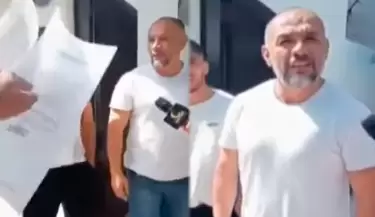 Le gritan a Jackson Mora frente a su casa y se arma tremendo alboroto.