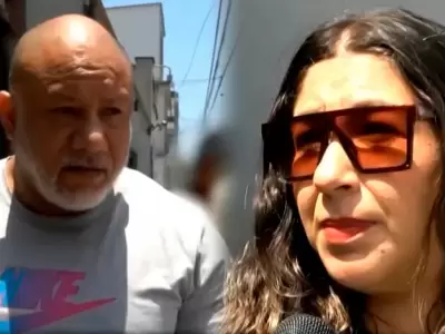 Steve Palao se muestra fastidiado tras salir de la conciliacin por su hija