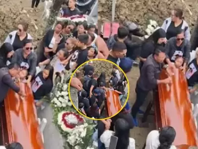 Repartidor de flores cae en una fosa durante un funeral y el video se vuelve viral en TikTok.