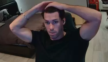 Patricio Parodi se defiende de troleos por su cada de cabello.