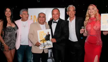 Julio Zevallos celebra 45 aos de vida artstica y lanza libro.