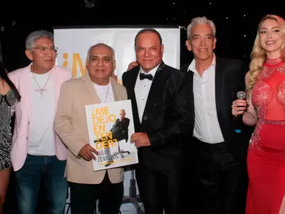 Julio Zevallos celebra 45 aos de vida artstica y lanza libro.