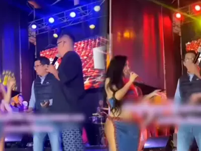 Christian Cueva sorprende al anunciar boda con Pamela Franco en concierto