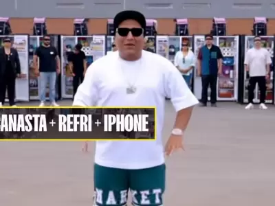 jorge Luna sorprende a sus trabajadores de su p�gina web con 'canastones' por Navidad.