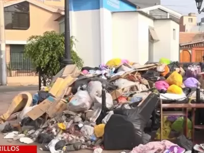 C�mulo de basura est� a punto de cubrir caseta de Serenazgo en Chorrillos.