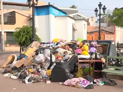 C�mulo de basura est� a punto de cubrir caseta de Serenazgo en Chorrillos.