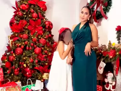 Melissa Paredes le regal� un celular a su hija.