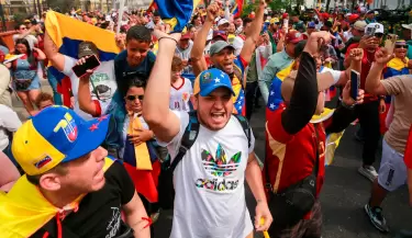 Ciudadanos venezolanos celebran captura de Nicol�s Maduro.
