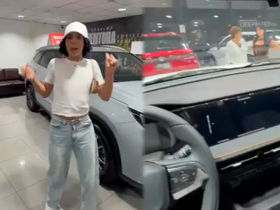 Valentino Palacios arranca el 2026 comprando su primer auto de lujo.