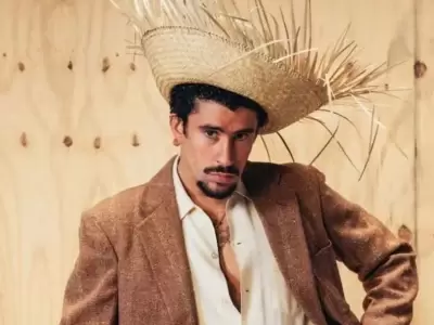 Bad Bunny enfrenta demanda de $16 millones por presunto uso no autorizado de voz.