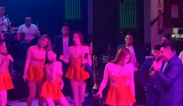 Amor Rebelde desata pol�mica por animaci�n subida de tono en concierto.