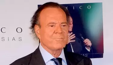 Julio Iglesias es investigado tras denuncias en su contra.