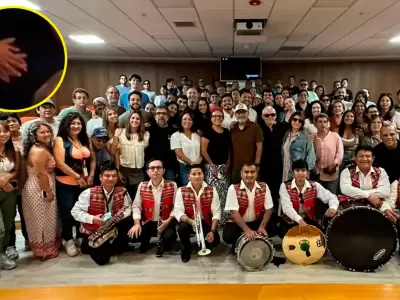 Actores de "Al fondo hay sitio" se muestran cari�osos y encienden rumores.