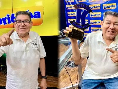 Dilbert Aguilar es reconocido por su trayectoria musical en los Premios Karibe�a 2025.