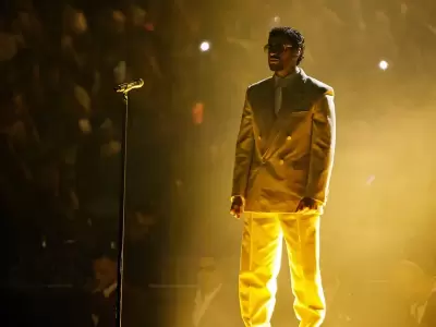 Bad Bunny grit� "�Chile!" en pleno concierto de Per�.