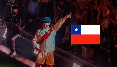 Bad Bunny grit� "�Chile!" en pleno concierto de Per�.