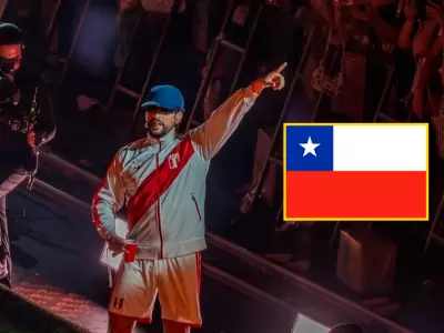 Bad Bunny grit� "�Chile!" en pleno concierto de Per�.