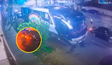 Preciso momento de la explosi�n contra bus de Armon�a 10 de Walther Lozada.