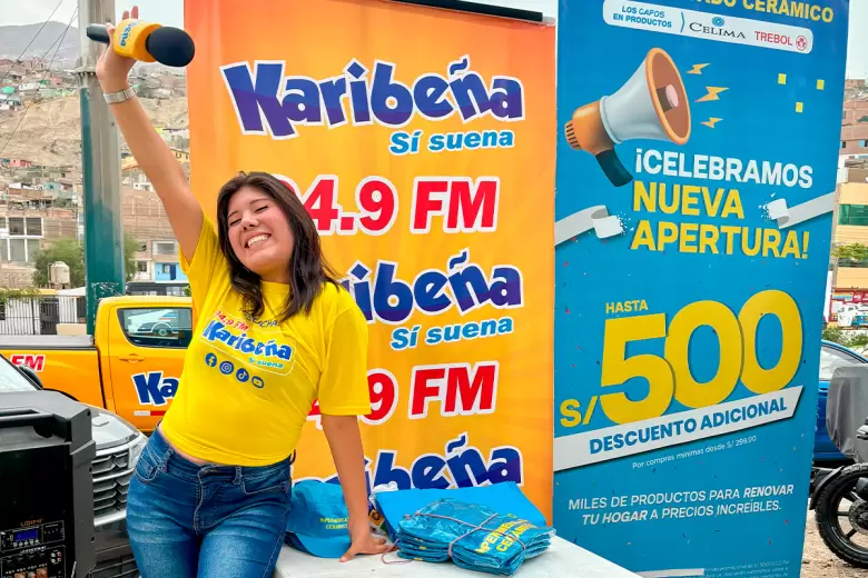 Karibena en la inauguraci�n de Hipermercado Cer�mico.