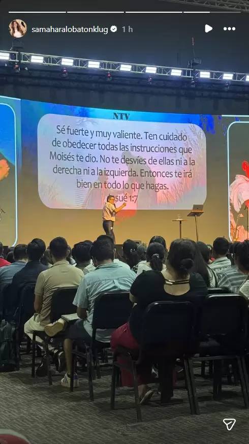 Samahara comparte mensaje en iglesia.