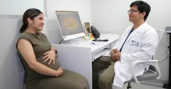 Luis Fernando llena de elogios a Yahaira Plasencia y la describe como un sol.