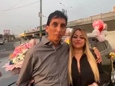Peruano regala camioneta 0 km a su novia extranjera por San Valent�n.