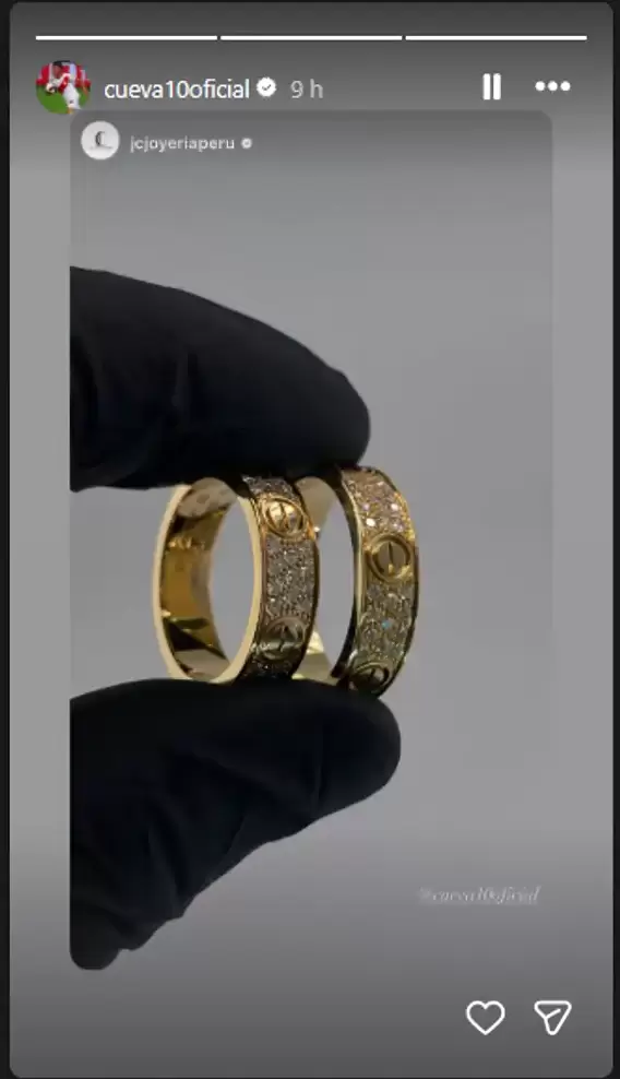 Cueva muestra en su Instagram lujoso anillo.