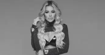 Bad Bunny recuerda a Willie Col�n durante show en Brasil.