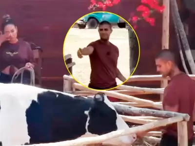 Paul Michael tiene inc�modo momento con Pamela L�pez en vivo.