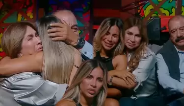 Gabriela Herrera recibe emotiva visita de sus padres y se quiebra en vivo.