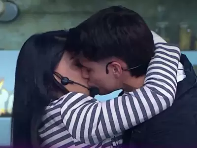 Onelia Molina y Kevin D�az se dan apasionado beso en 'EEG'